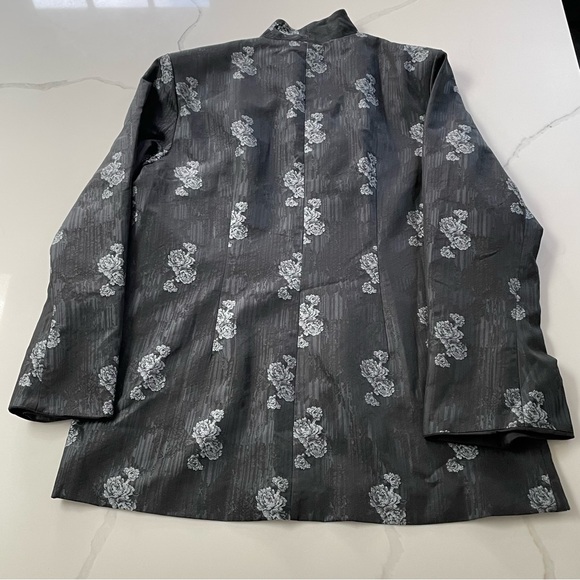 NWT Towowge Grey and Silver Floral Jacquard Longline Blazer, Size Large - Picture 3 of 8
